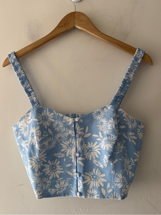 Zara Tops - NEW!! Zara Blue‎ and White Adorable Floral Crop Top